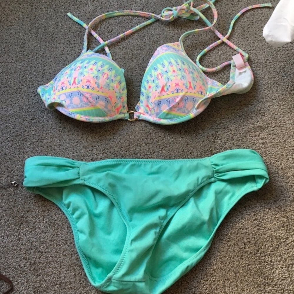 Victoria’s Secret Bikini Set